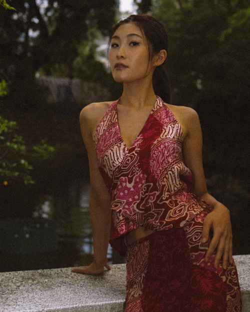 RESTU SILK TOP & RESPATI SILK SKIRT