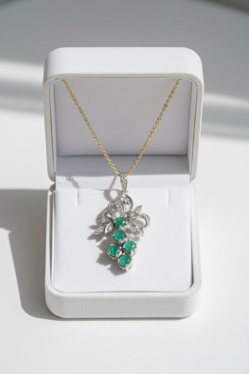 JADE Pendant (Grapes | Diamond Details | 18K White Gold) 2,5cm